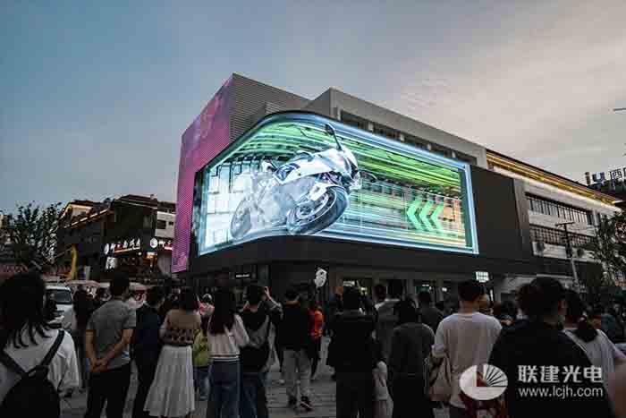 贵州省贵阳市花溪十字街裸眼3D屏